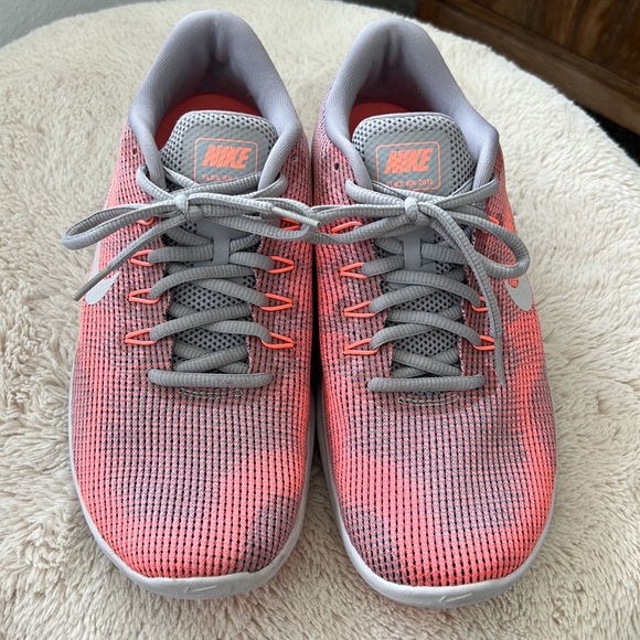 Nike Women's Shoe Orange Gray Peach Flex Running 🏃♀️ size 10 - Picture 2 of 6